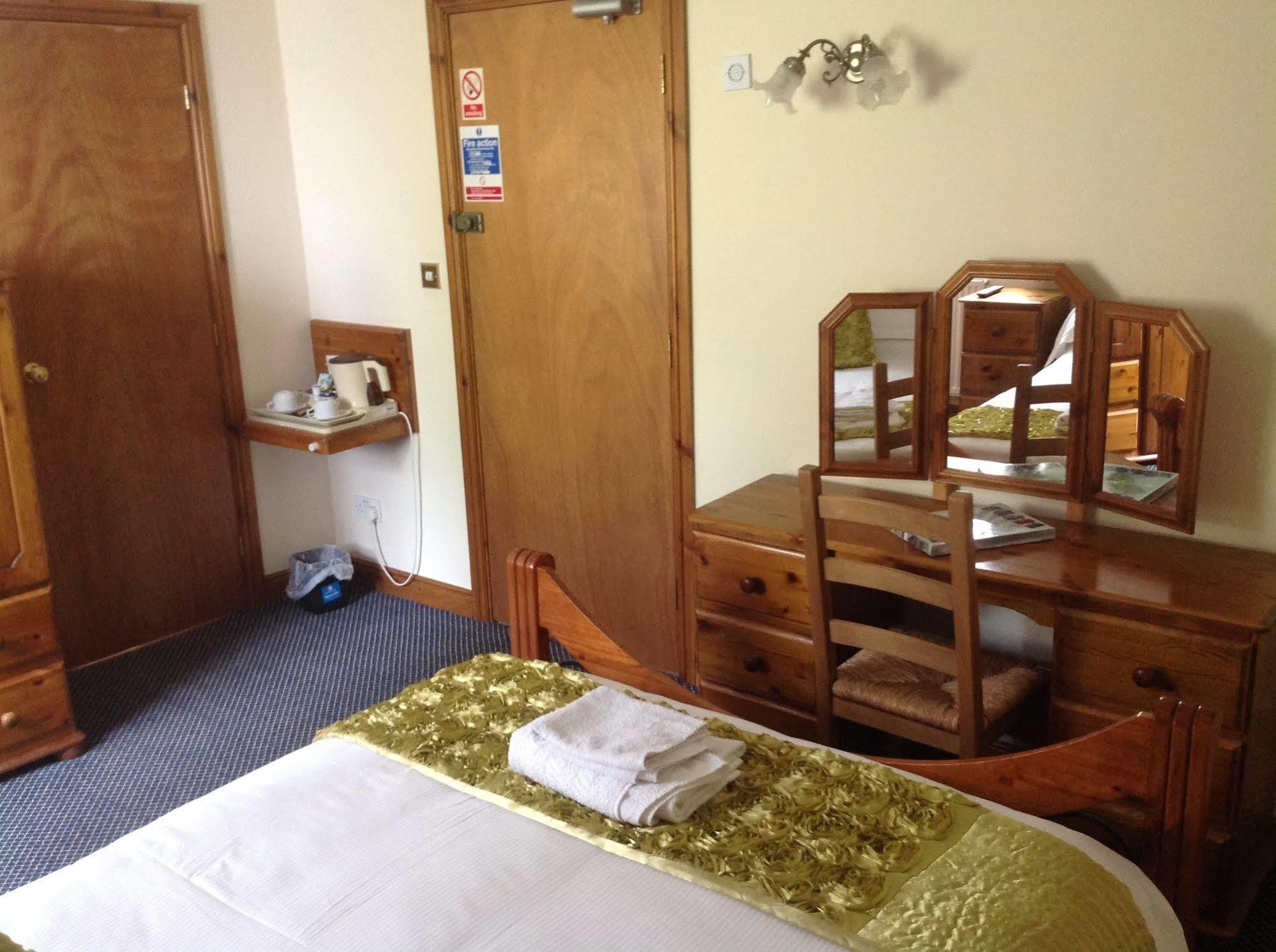 The Glan Yr Afon Inn Holywell  Eksteriør billede