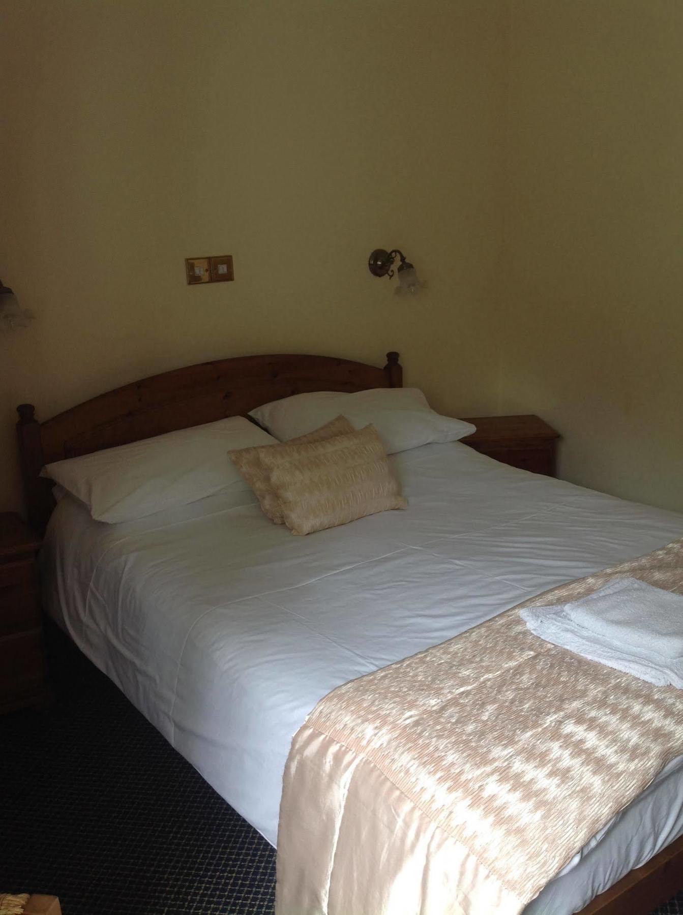 The Glan Yr Afon Inn Holywell  Eksteriør billede